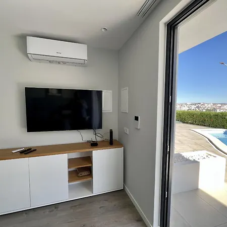 Apartment Stylish 2 With Pool By Homing