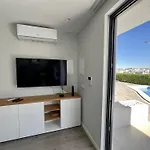 Apartment Stylish 2 With Pool By Homing