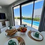 Apartment Stylish 2 With Pool By Homing